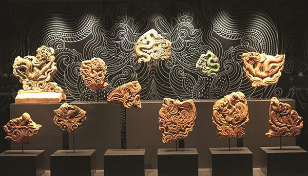Imperial decoration scupltures