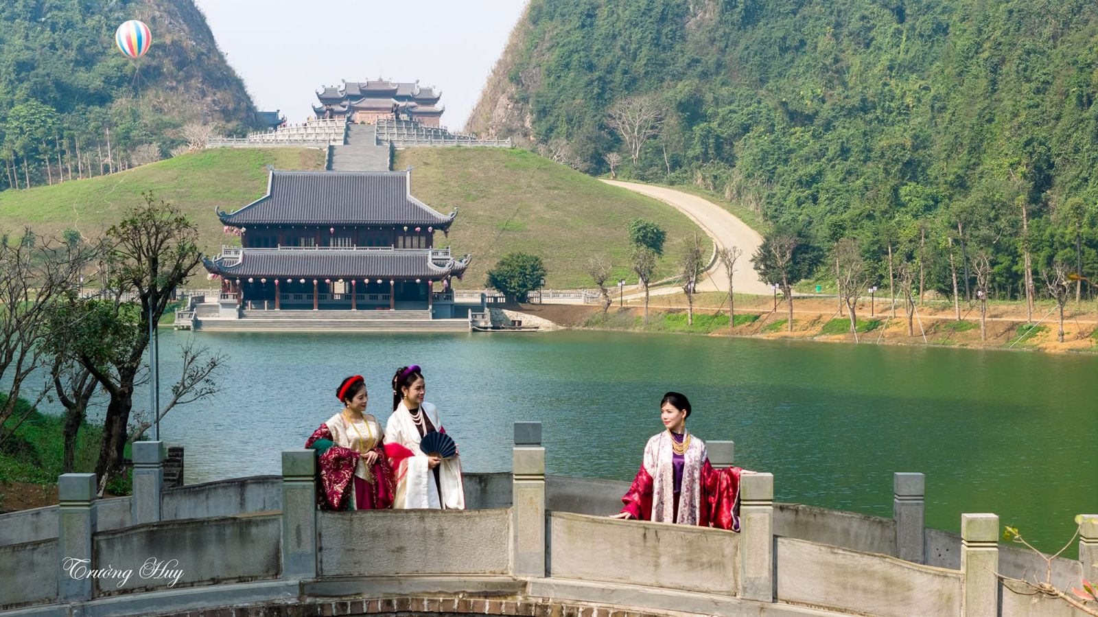 Load video: Thung Ui Ninh Binh Overview